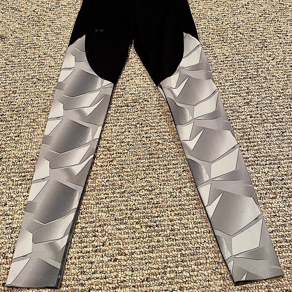 Womens Under Armour Black & White XS Leggings